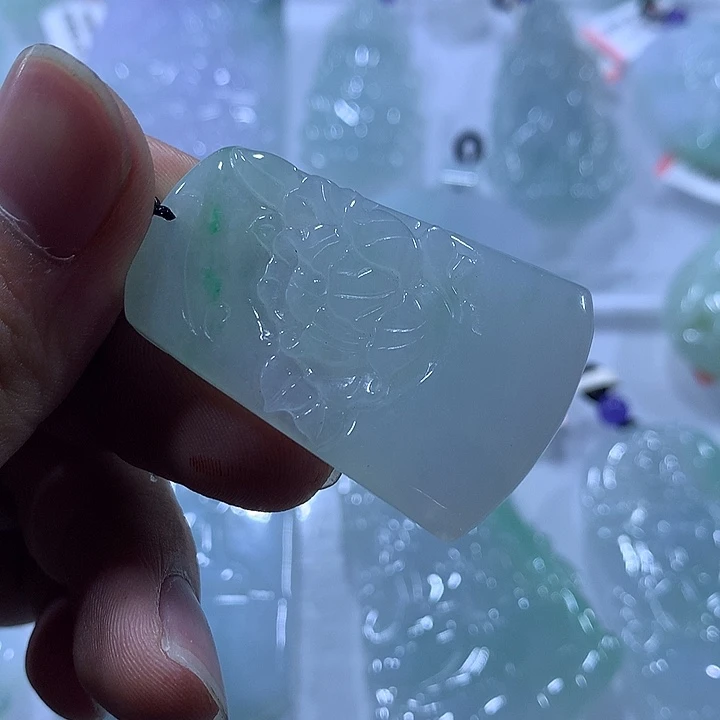 翡翠未镶嵌颈饰天然翡翠A货吊坠