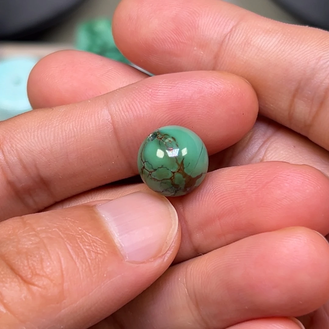 老***扁绿松石未镶嵌珠宝奇石