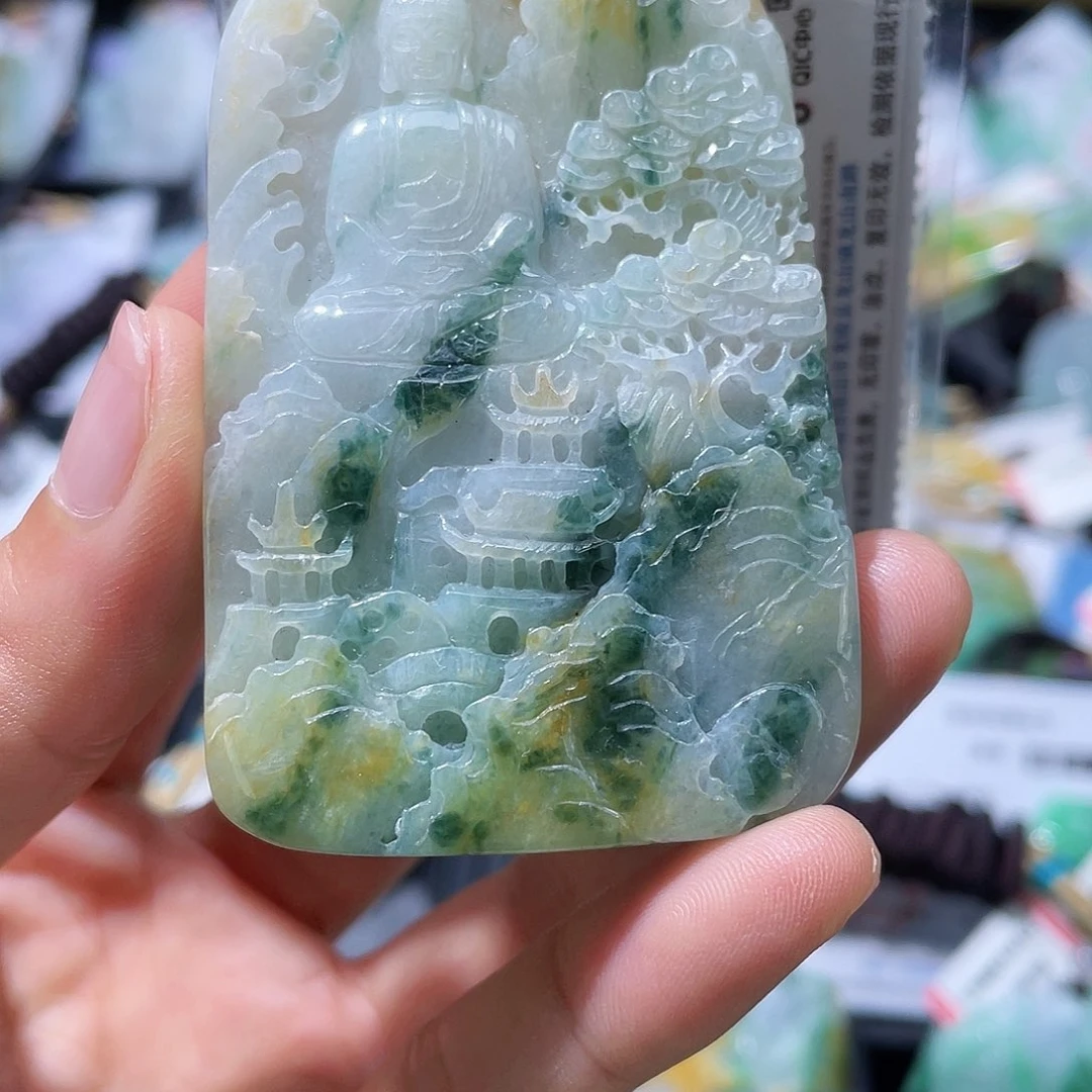 翡翠未镶嵌颈饰一个