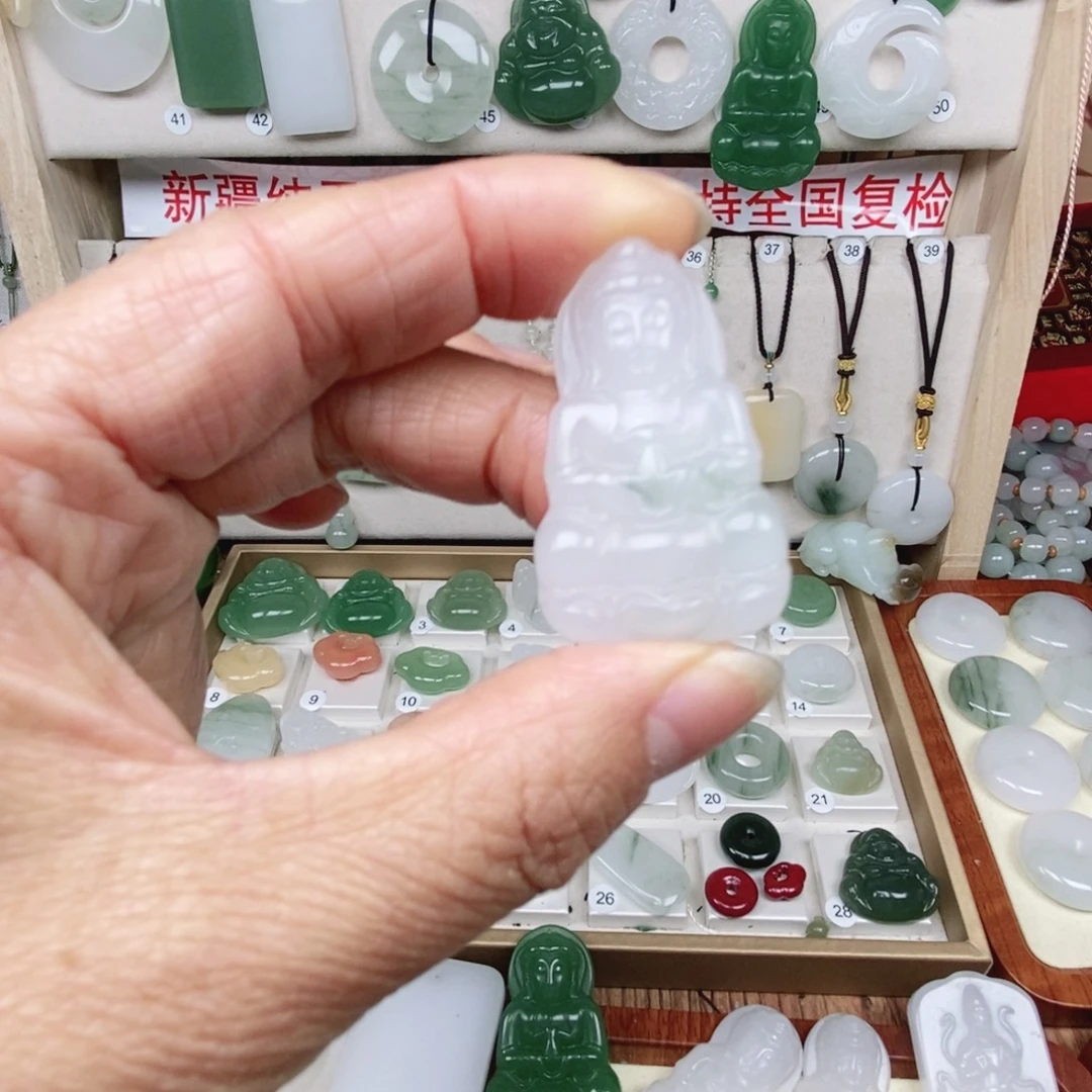 张***姐石英质玉（非洲翠）未镶嵌颈饰