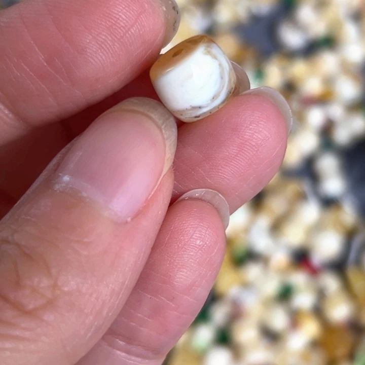 未镶嵌蜜蜡裸石9.4mm一个