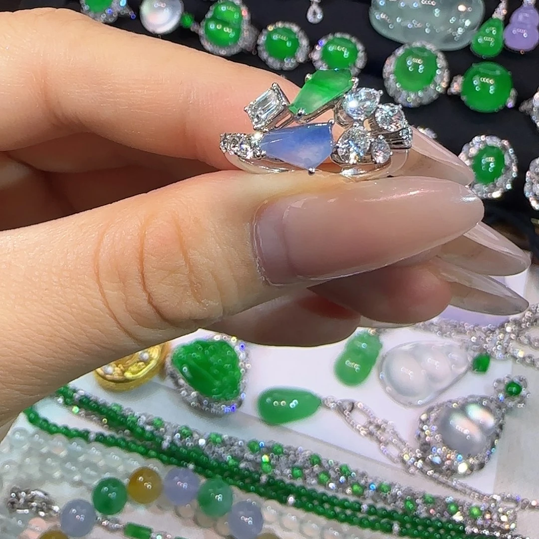 翡翠18K金镶嵌戒指