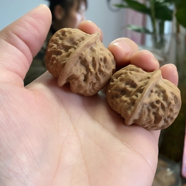 文玩核桃把件39门头沟元宝黄