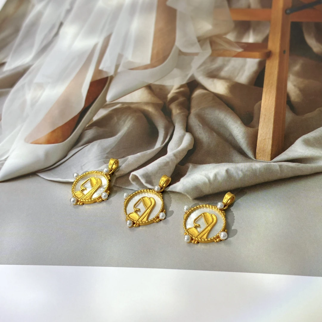 白贝母女王吊坠 18k金 2350 多样性发一件