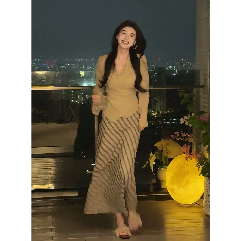 2025早秋新款法式气质系带收腰V领长袖上衣高腰长款条纹A字半身裙