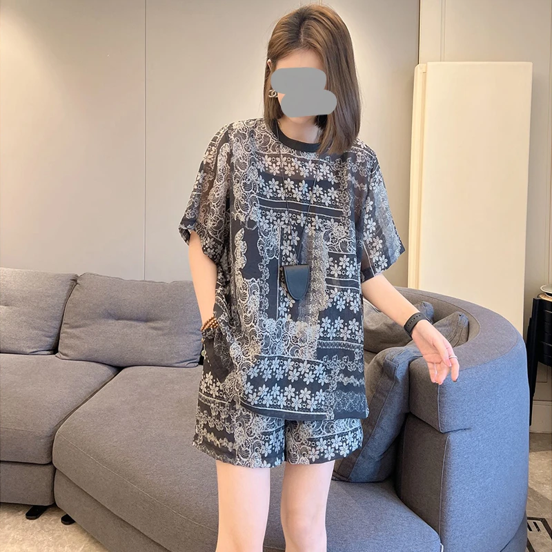 气质轻奢精致复古百搭设计感印花T恤短裤两件套装女2025夏季新款