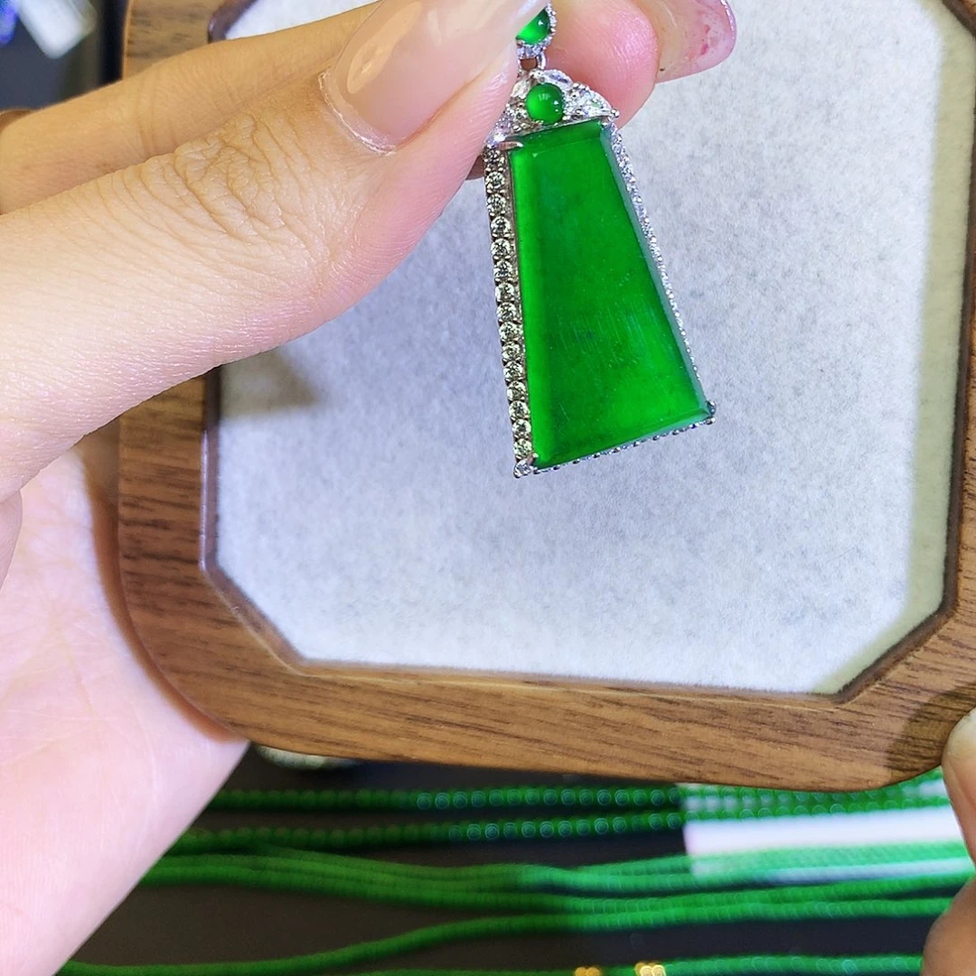 翡翠颈饰银S925镶嵌天然翡翠无事牌