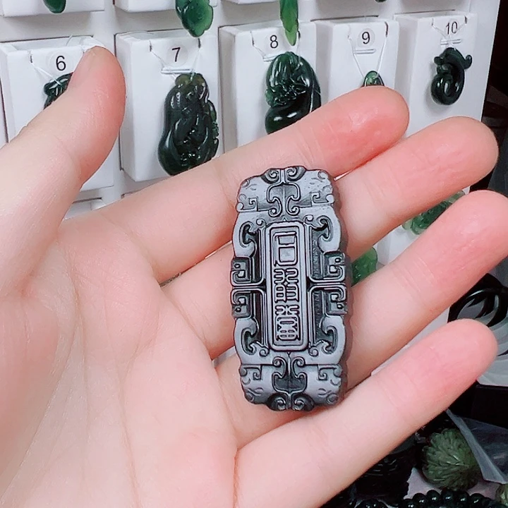 蛇纹石玉颈饰未镶嵌君**玉