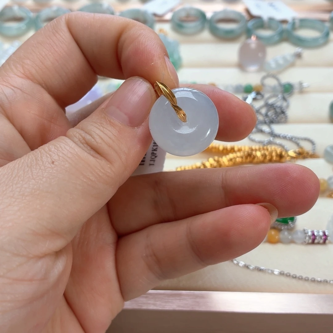 翡翠18K金镶嵌颈饰翡翠肉扣