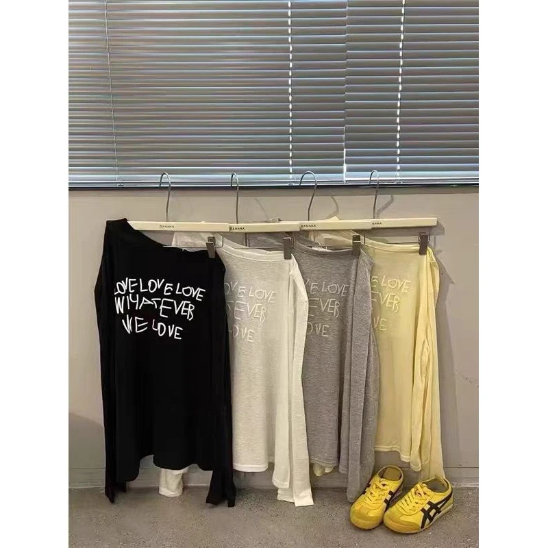 1029# 夏季圆领斜肩两穿字母发泡印花慵懒长袖防晒衫宽松露肩上衣