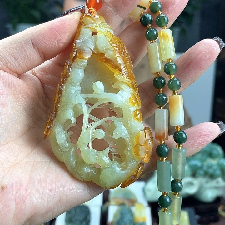 蛇纹石玉颈饰未镶嵌