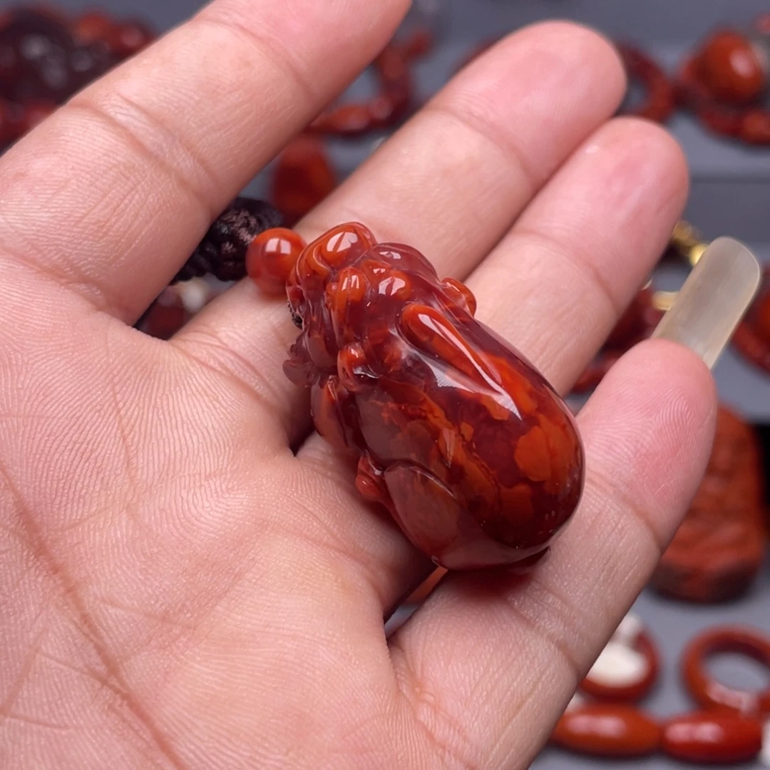 未镶嵌南红玛瑙珠宝奇石吊坠