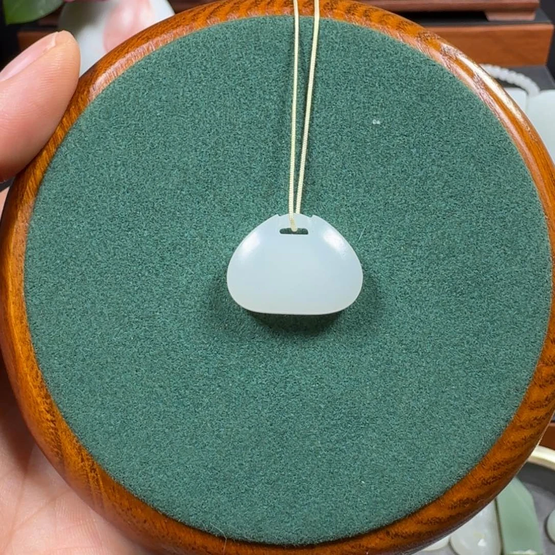 和田玉颈饰未镶嵌奶***干