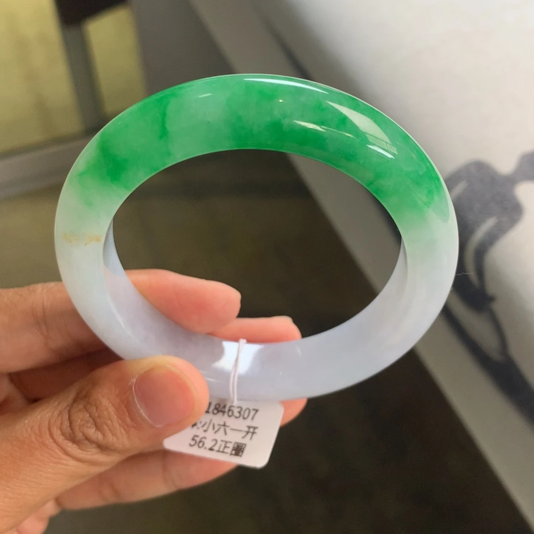 翡翠手镯未镶嵌白底辣阳手镯