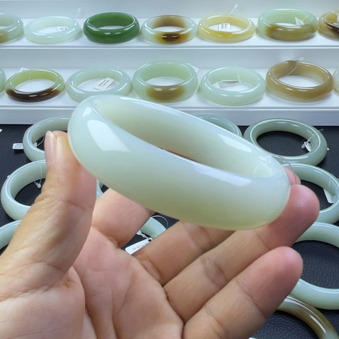 和田玉未镶嵌手镯