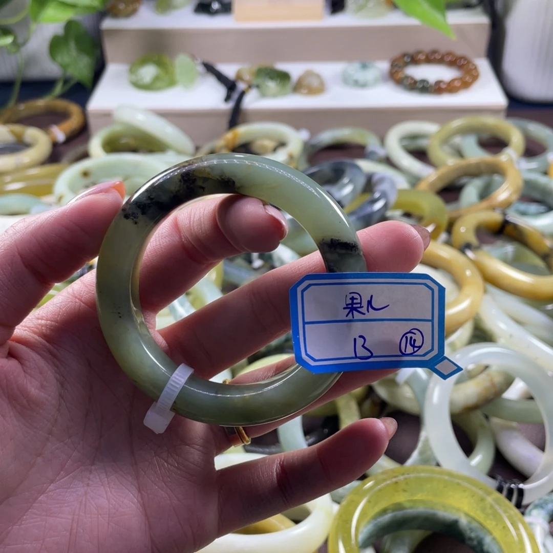 果***账蛇纹石玉未镶嵌手镯
