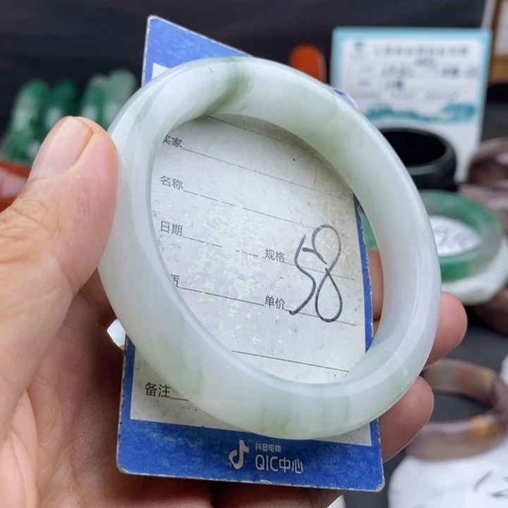 未镶嵌手镯石英质玉