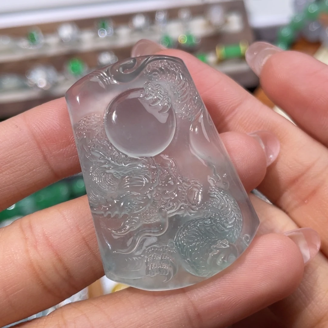 翡翠未镶嵌颈饰龙戏珠44.5/30.6/5.8