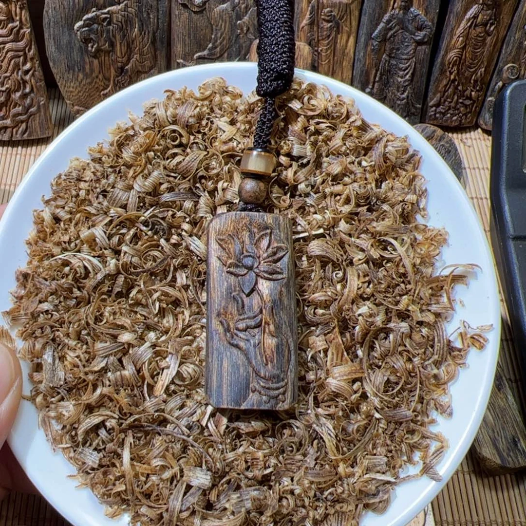 沉香碎屑沉香白棋雕刻4.7克