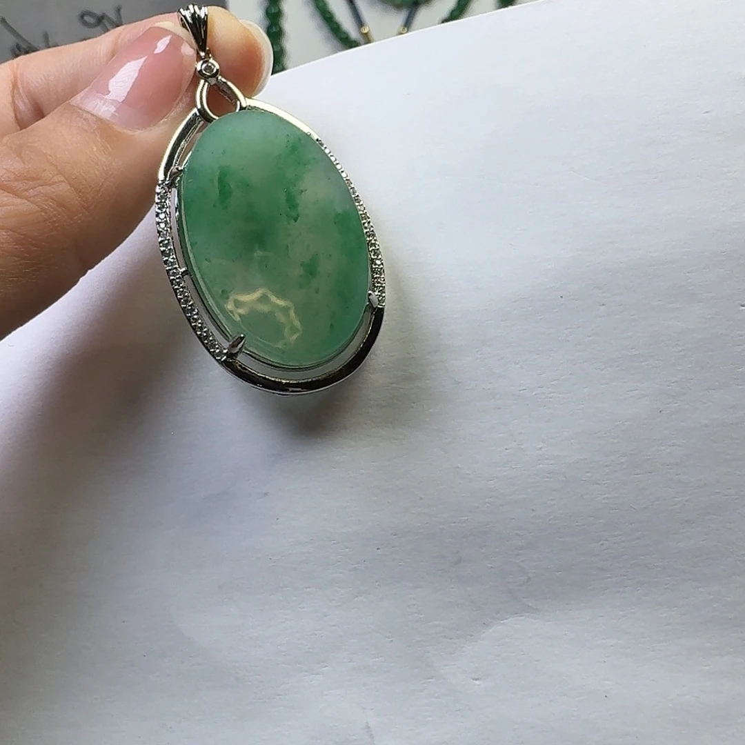 石英质玉（非洲翠）合金颈饰
