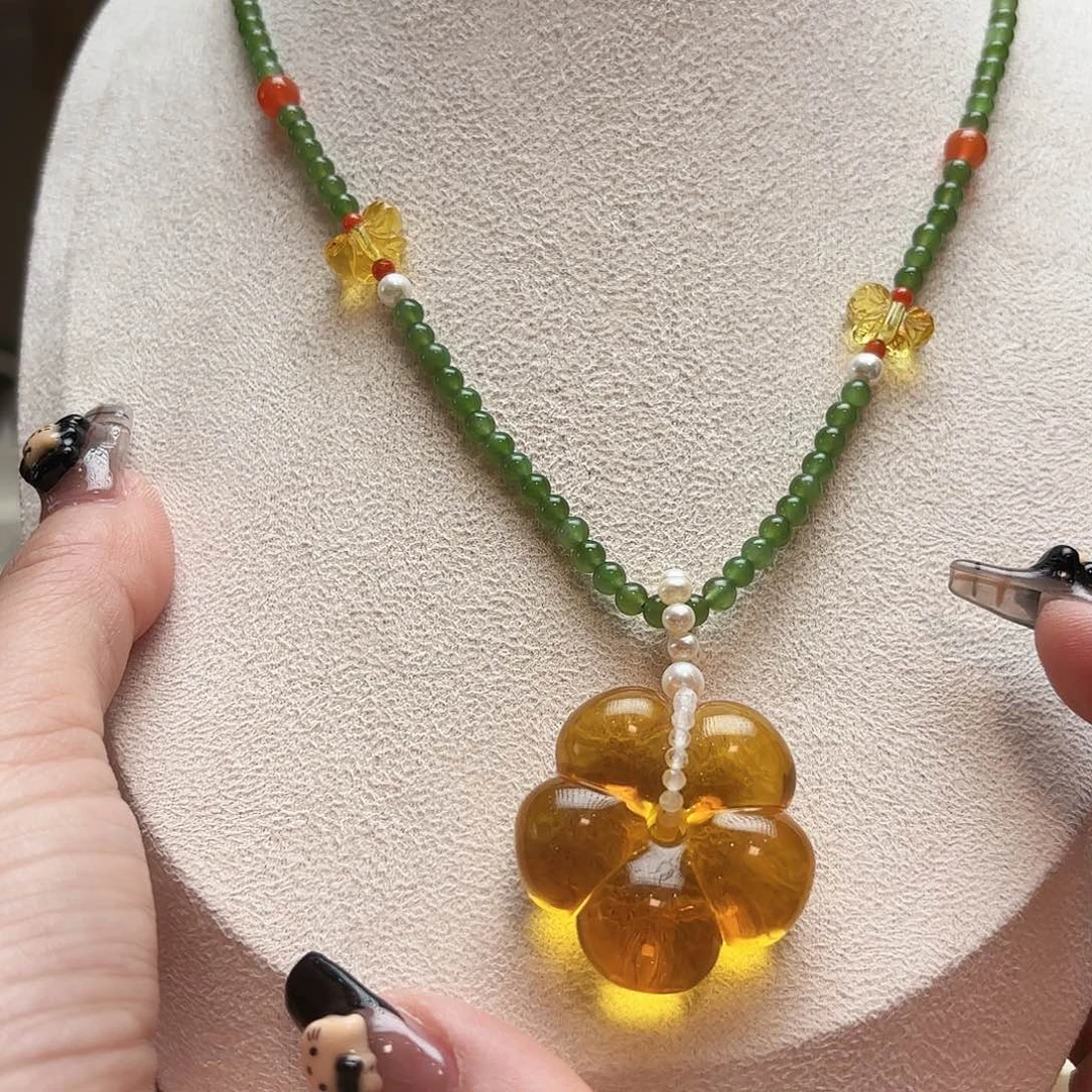 琥珀颈饰未镶嵌琥珀