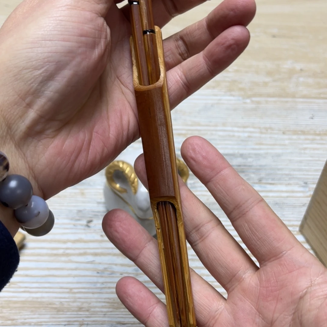 瓷片大*密密麻麻地排列着一个