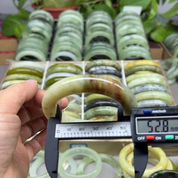 蛇纹石玉未镶嵌手镯52