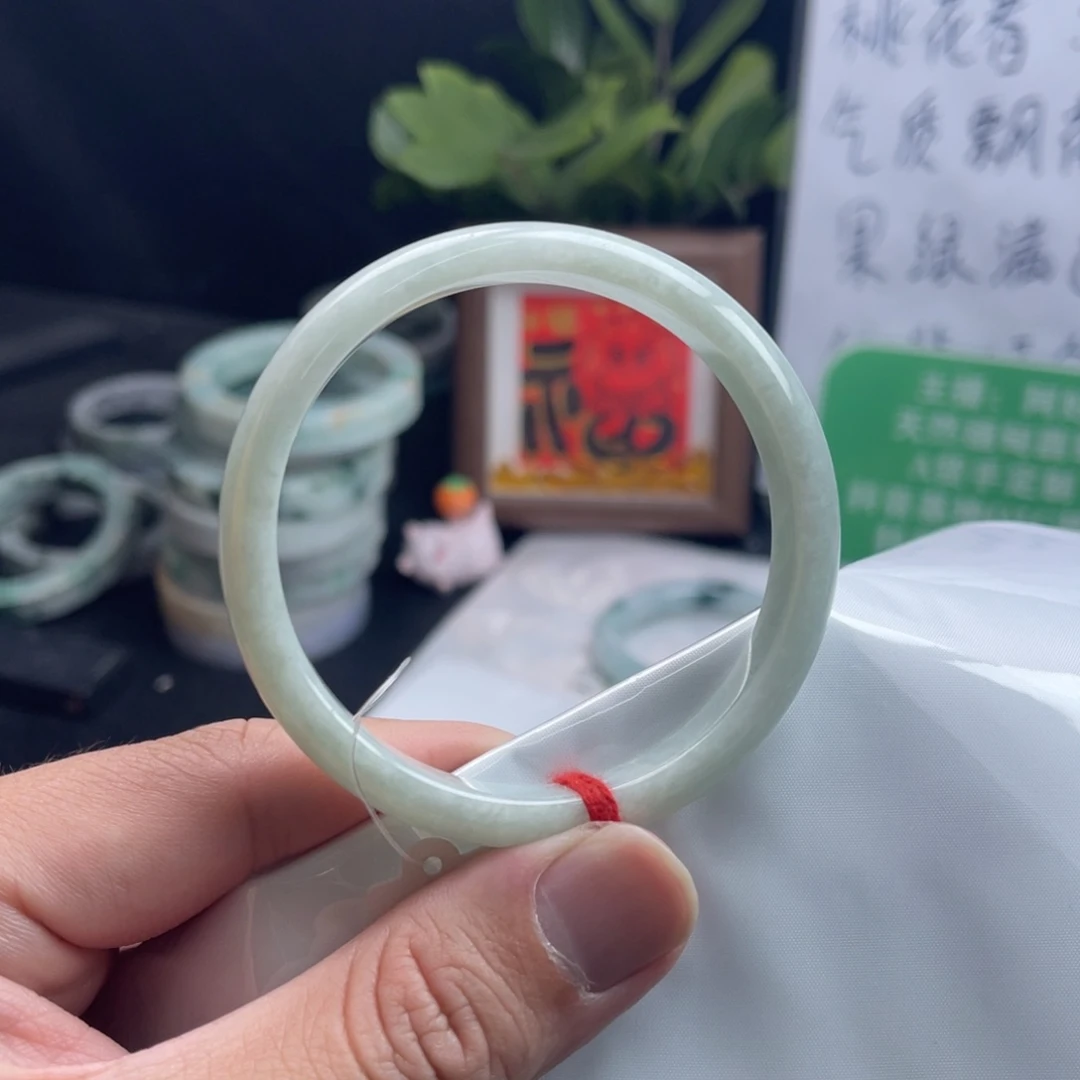 翡翠未镶嵌手镯正圈60