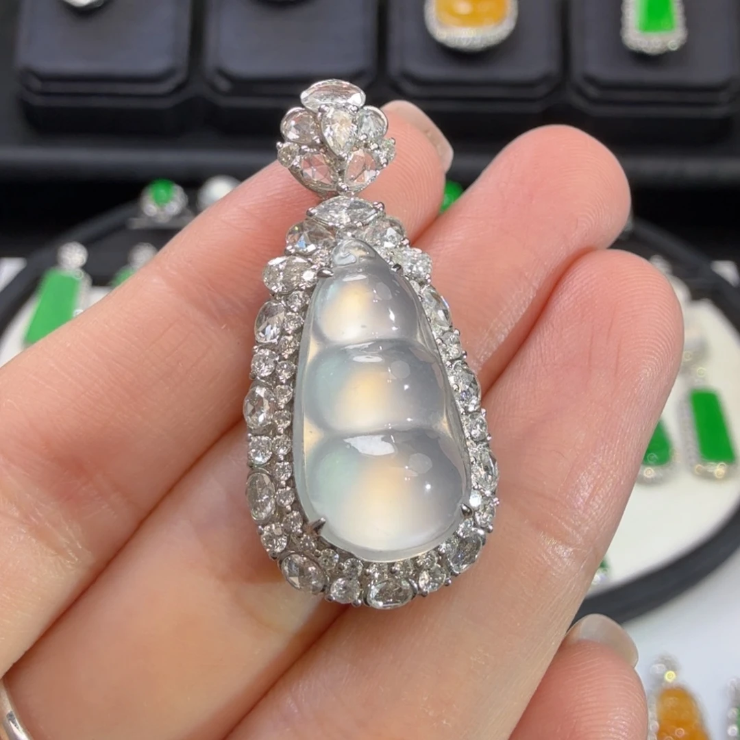 翡翠18K金镶嵌颈饰收到货48小时鉴赏期