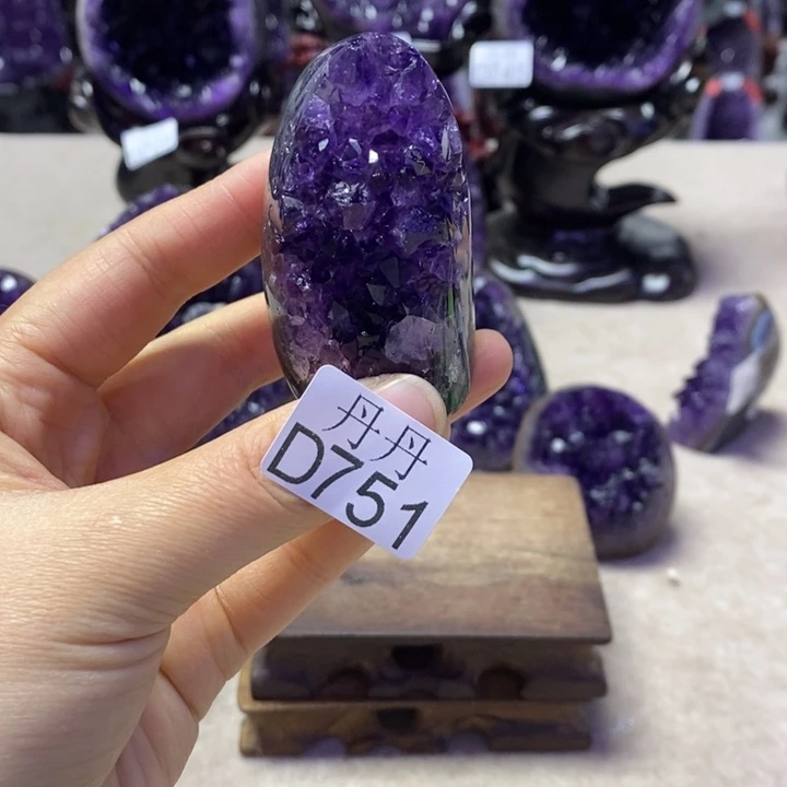 未镶嵌水晶大型摆件（非配饰）