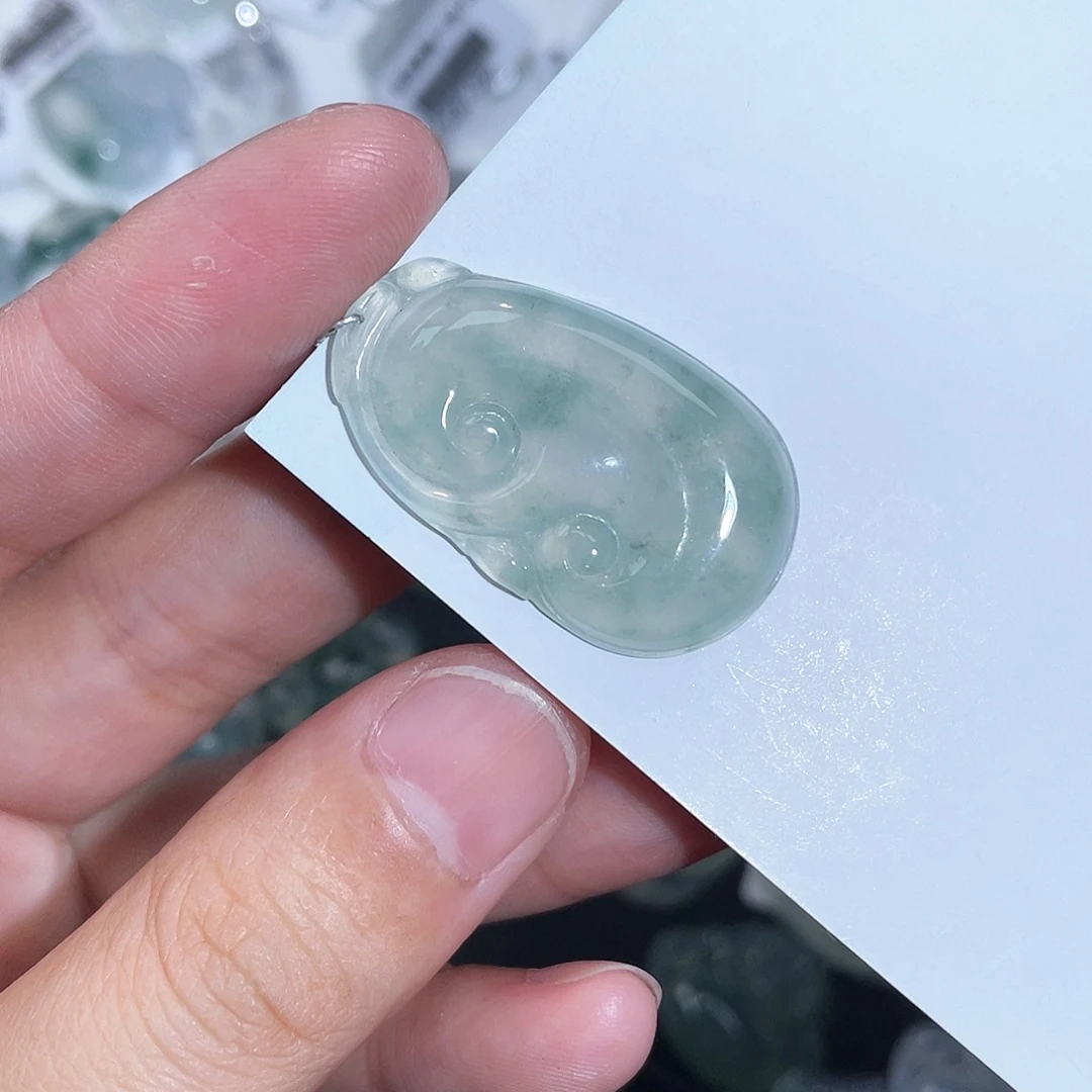 C***y翡翠未镶嵌颈饰如意