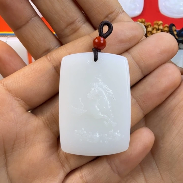 M***W和田玉未镶嵌颈饰