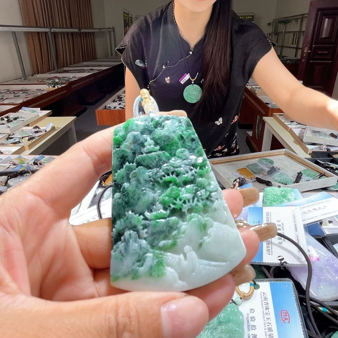 翡翠未镶嵌颈饰一