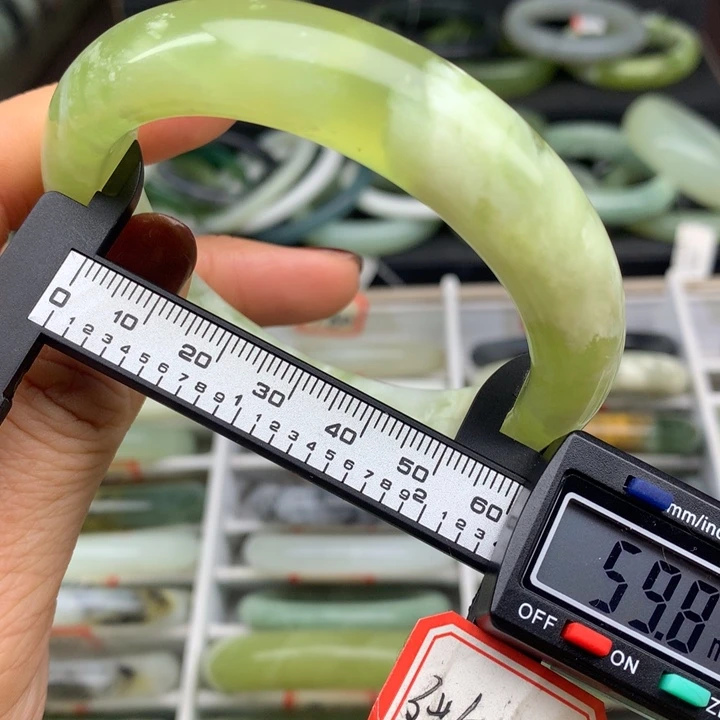 蛇纹石玉未镶嵌手镯962