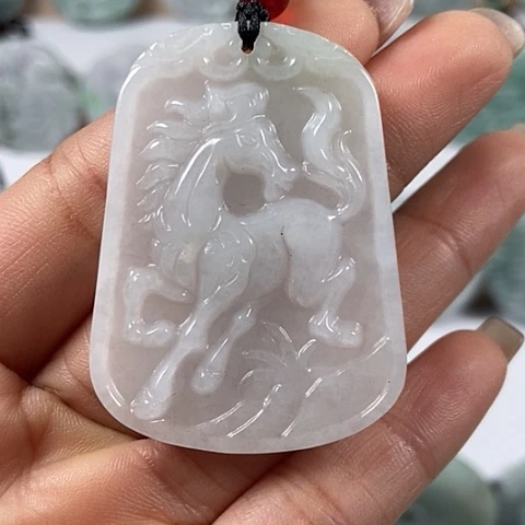 翡翠颈饰未镶嵌马到成功福利