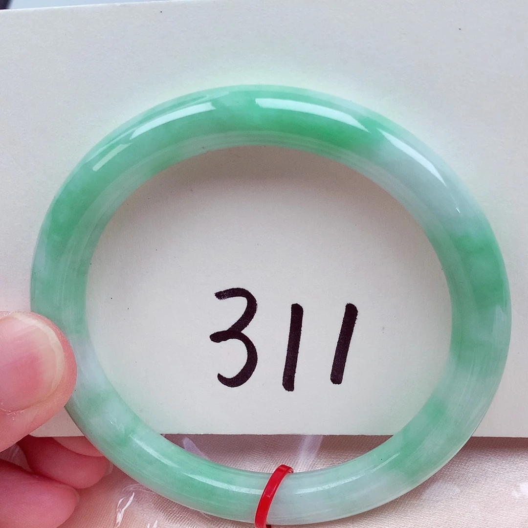 翡翠手镯未镶嵌翡翠