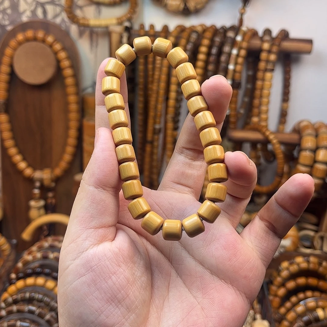 拂云梢手作。    黄皮手串