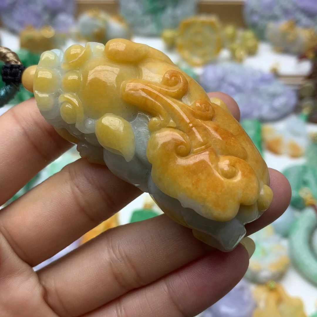 翡翠颈饰未镶嵌翡翠