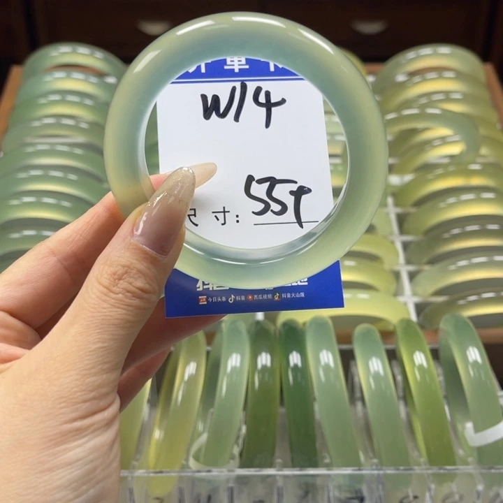 H***”岫玉未镶嵌手镯手镯