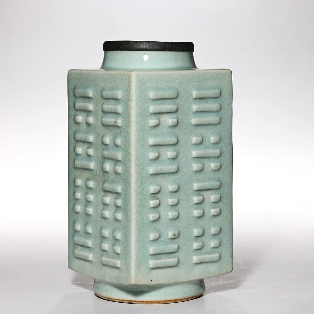 【预展专用】4186清光绪.粉青釉八卦琮式瓶