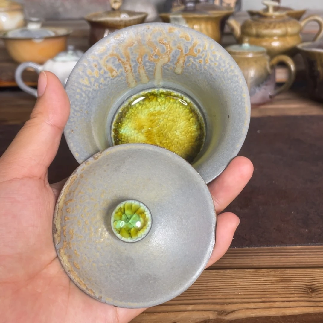 微瑕。          马蹄盖碗。