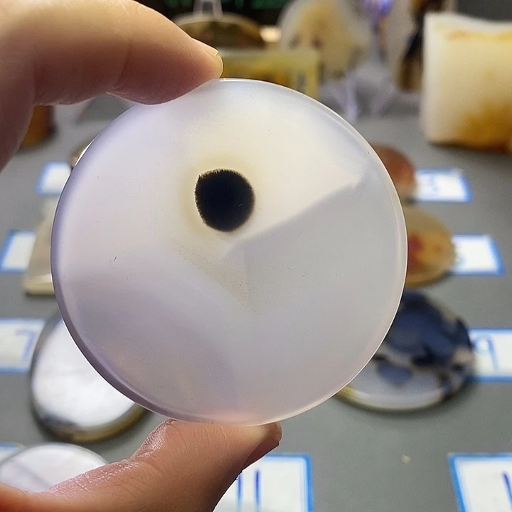 玛瑙/玉髓未镶嵌珠宝半成品18