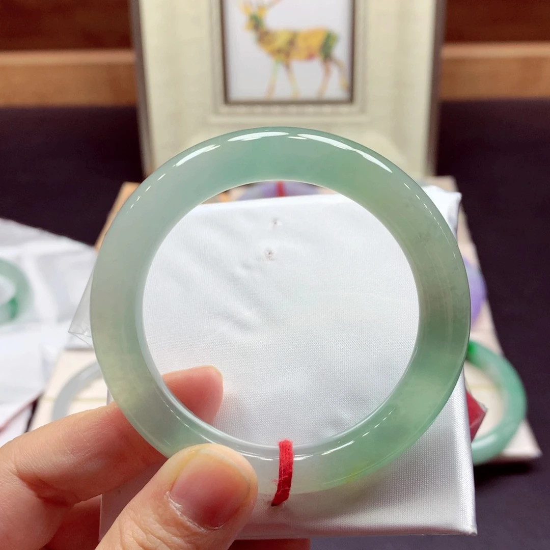 翡翠手镯未镶嵌天然翡翠