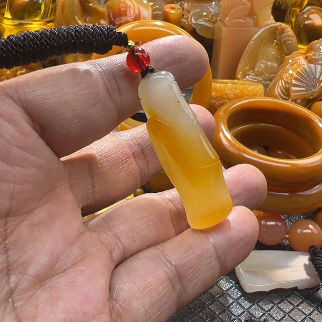 石英质玉未镶嵌颈饰