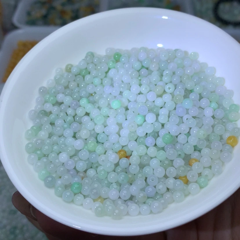 【闪购商品】翡翠手链未镶嵌卡3.8冰绿白100颗