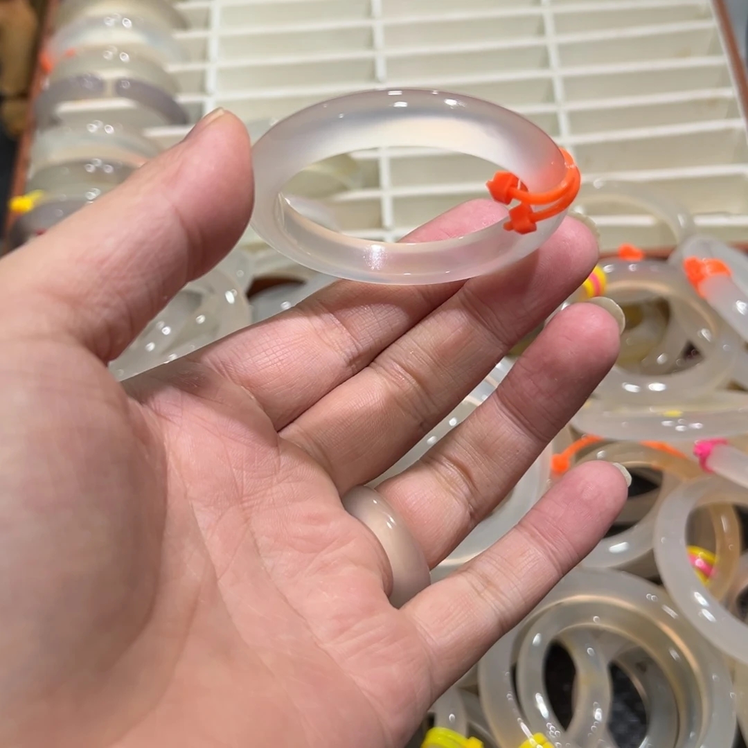 玛瑙/玉髓未镶嵌手镯48圈有包容2.5