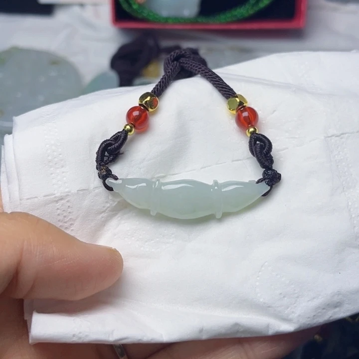 翡翠未镶嵌颈饰挂件