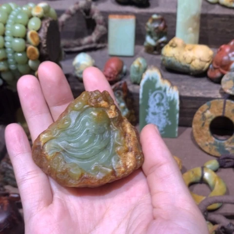 未镶嵌岫岩河磨玉（透闪石质玉）挂件