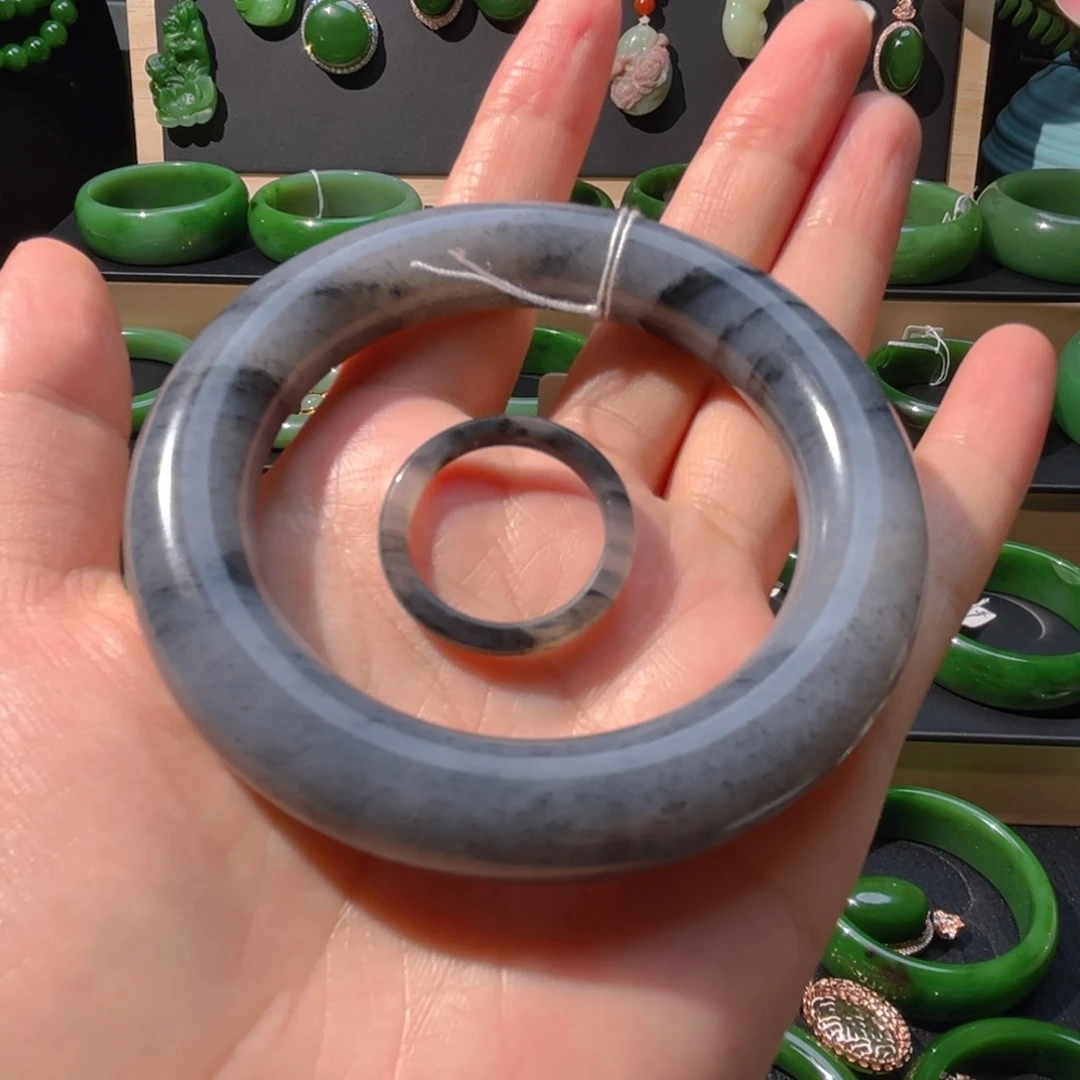 和田玉未镶嵌手镯