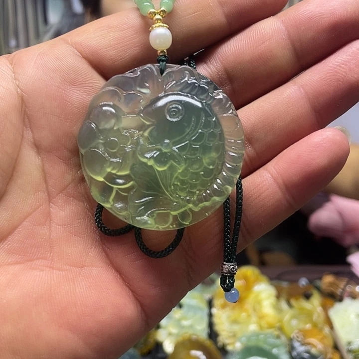 未镶嵌蛇纹石玉颈饰